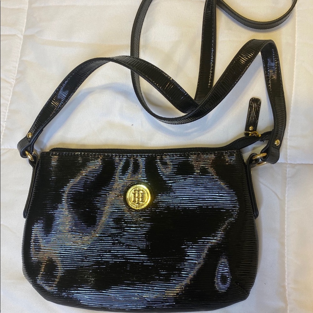 Tommy Hilfiger blackribbed crossbody bag